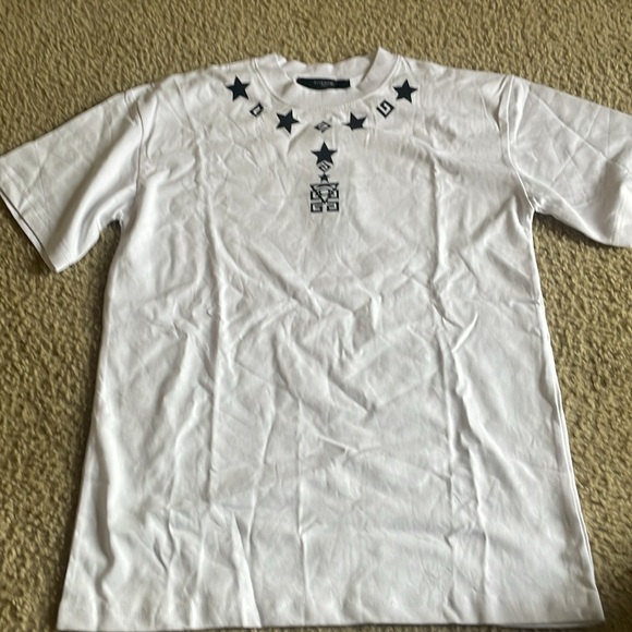 Givenchy - Picture 2 of 3